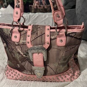 Pink camouflage Realtree conceal and carry purse